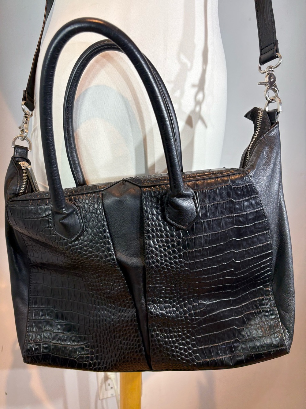 Walter by Walter Baker Black Croc Embossed Leather Satchel Crossbody Bag - Picture 12 of 13